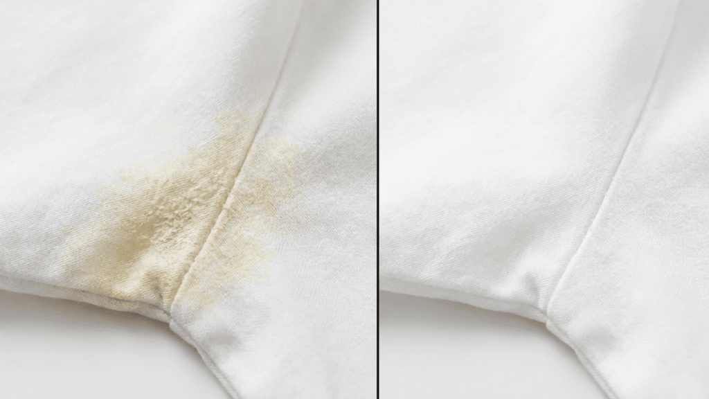 Wei&szlig;es T-Shirt mit gelbem Schwei&szlig;fleck im Achselbereich vor und nach der Behandlung mit Hausmitteln &ndash; links der sichtbare Fleck, rechts das saubere Ergebnis